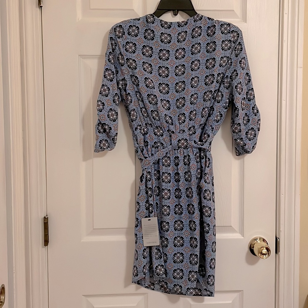 DR2 Patterned Shift Dress - Picture 2 of 6